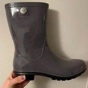 UGG Shaye Women's Charcoal Gray Mid Calf Rubber Boots Sheepskin-Lining Size 8